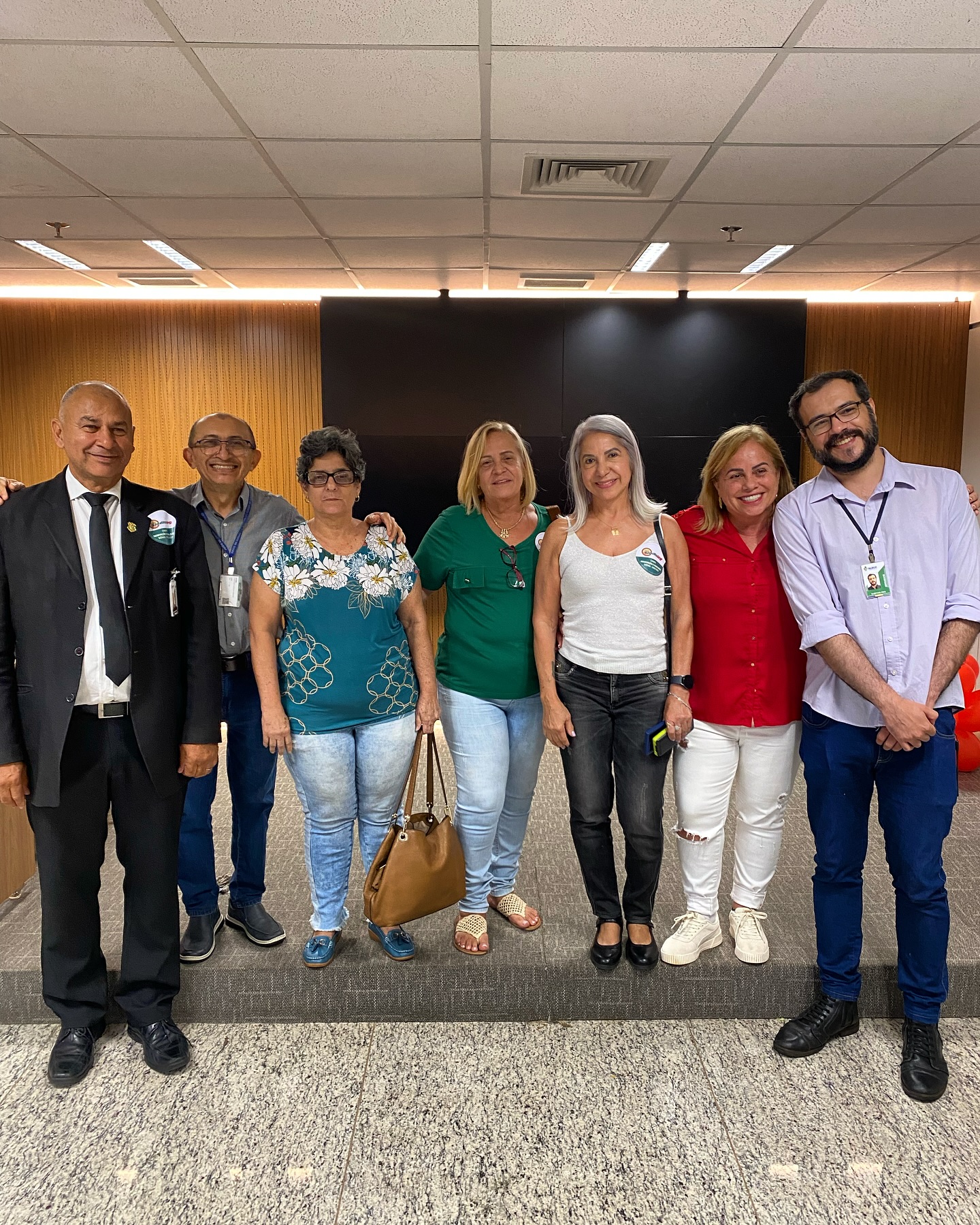 Encerrada às 17 horas a votação da eleição da nova diretoria do Sindicato dos Servidores do Legislativo do Estado de Goiás. Compareceram 237 filiados para votação e após apuração a chapa RENOVAÇÃO E IGUALDADE foi declarada como vencedora.
A contagem dos votos foi transmitida ao vivo no Instagram do Sindisleg.
Resultado: Votos para a Chapa Renovação e Igualdade - 200 votos, votos brancos - 32, votos nulos - 5.