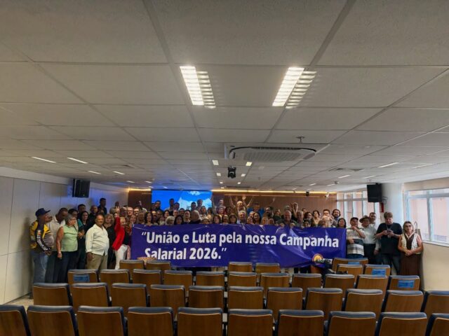 Assembleia Geral dos Servidores efetivos, aposentados e pensionistas da Assembleia Legislativa do Estado de Goiás, hoje dia 03/02/2026 no auditório Francisco Gedda. Presidente @brunopeixotooficial aguardando ansiosos pela aprovação do nosso Plano de Cargos e Vencimentos nesse mês de fevereiro, conforme pedido da Comissão de negociação do PCVs. Agradecemos primeiramente o seu apoio e também agradecemos o apoio dos 40 deputados (as), estamos sonhando com a sua promessa de que irá aprovar o melhor plano de Cargos e Vencimentos da história da Alego.
Hoje reunimos na alego com o sentimento de uma certeza que breve estaremos comemorando com V.Exa. Nós servidores efetivos, aposentados e pensionistas da Assembleia Legislativa do Estado de Goiás, estamos há quase nove anos (09) sem aumento real no vencimento base. Ainda temos três (03) datas bases que não recebemos que são os anos de 2019/2020 e 2021. Os anos de 2023/2024/2025 já estão pagas porque já são de suas gestões.
Gratidão @brunopeixotooficial
Jacqueline Nasiazene Lima
Presidente do SINDISLEG
#Alego #ServidoresAlego #Sindisleg #Valorização #PCVJá